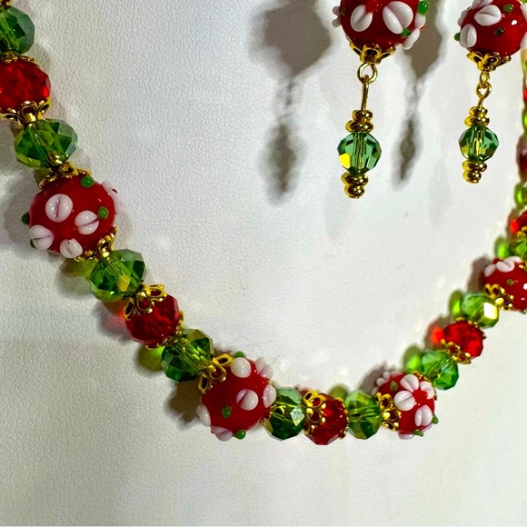 Artisan Red and Green Lampwork Glass Necklace, Bracelet, 2 pair of earrings - Picture 8 of 13